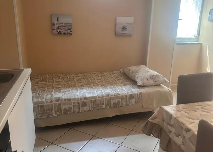 Annette Scafati-pompei Nyaraló *